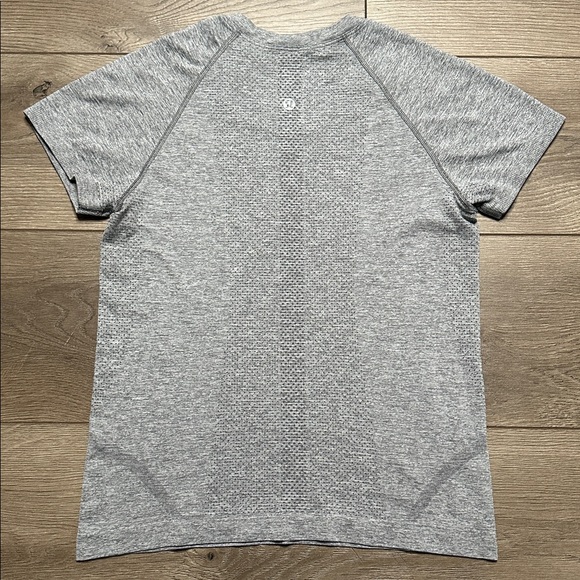 Lululemon Swiftly Tech Race Length Short Sleeve Shirt Gray Size 6 - Picture 4 of 9